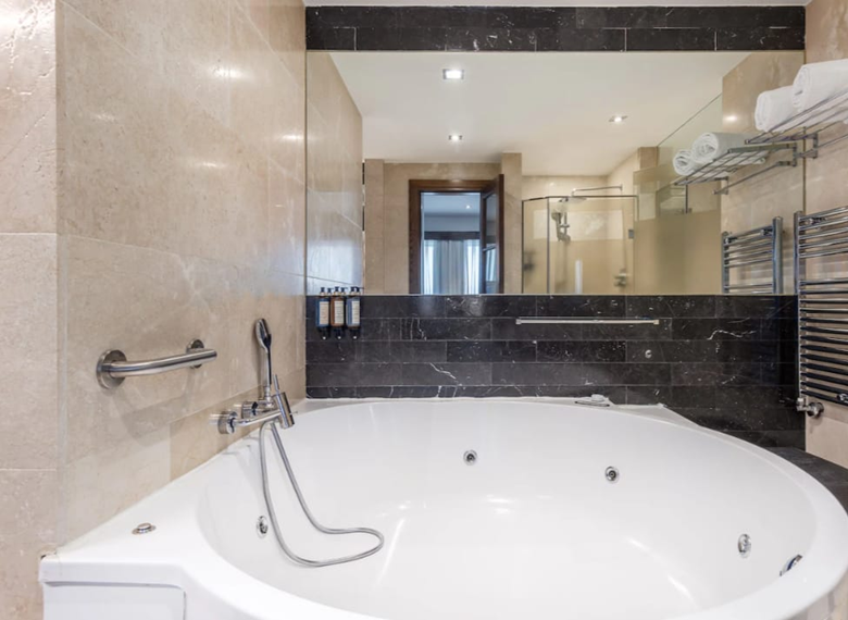 Hotel con jacuzzi en Barrio Santa Bárbara Copacabana