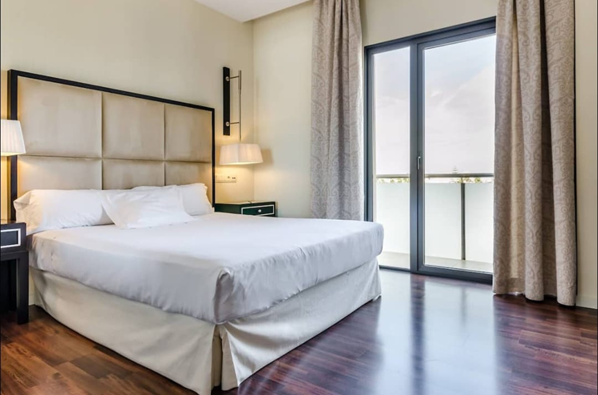 Hotel con jacuzzi en Reyes